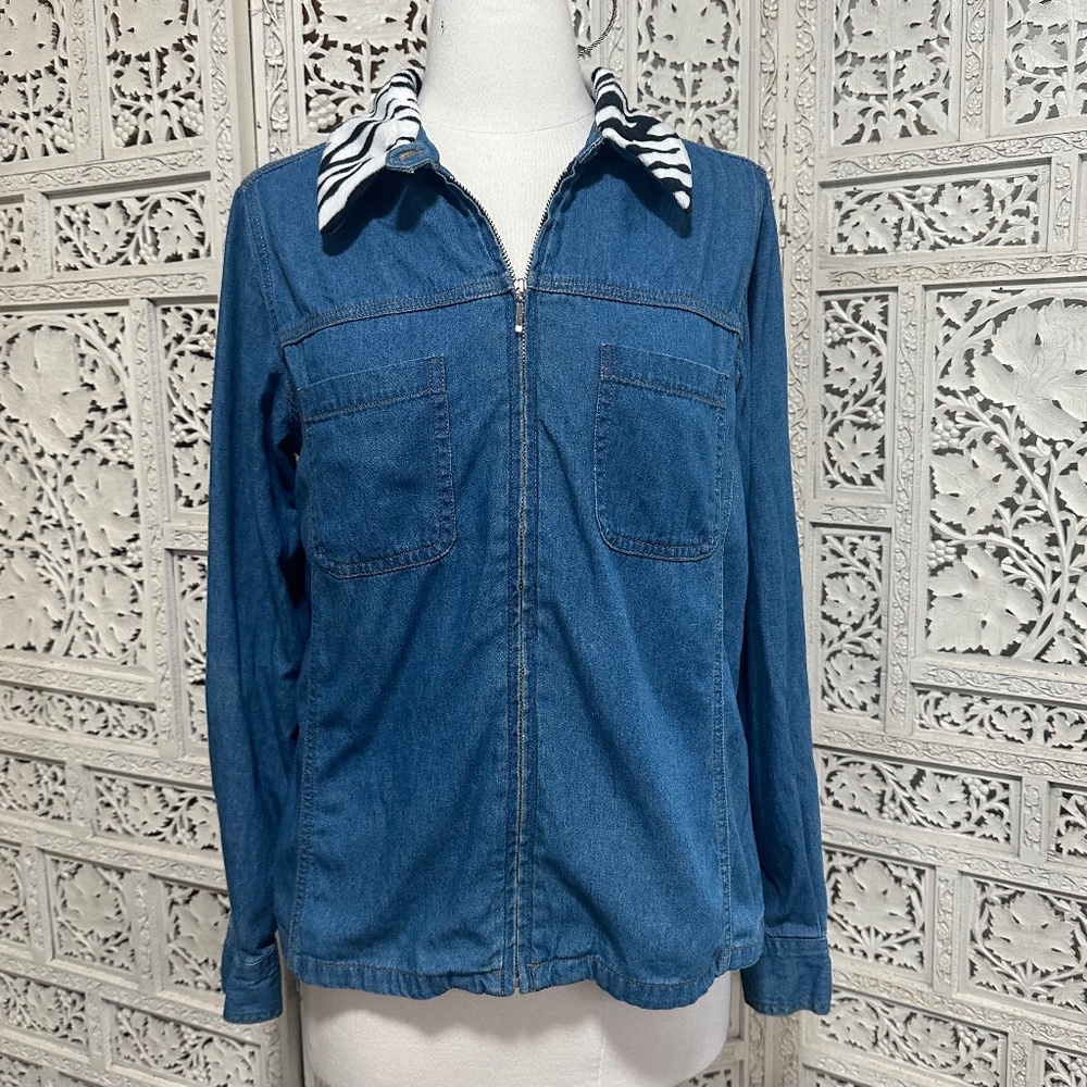 Denim‎ lightweight shirt jacket with with zebra print collar size small